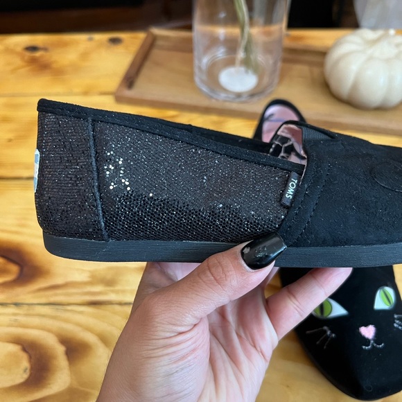 TOMS Classic Black Glow in the Dark Glitter Kitty Slip-ons - Picture 8 of 12